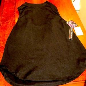 🧘‍♂️NWT black tank with twisted rear straps